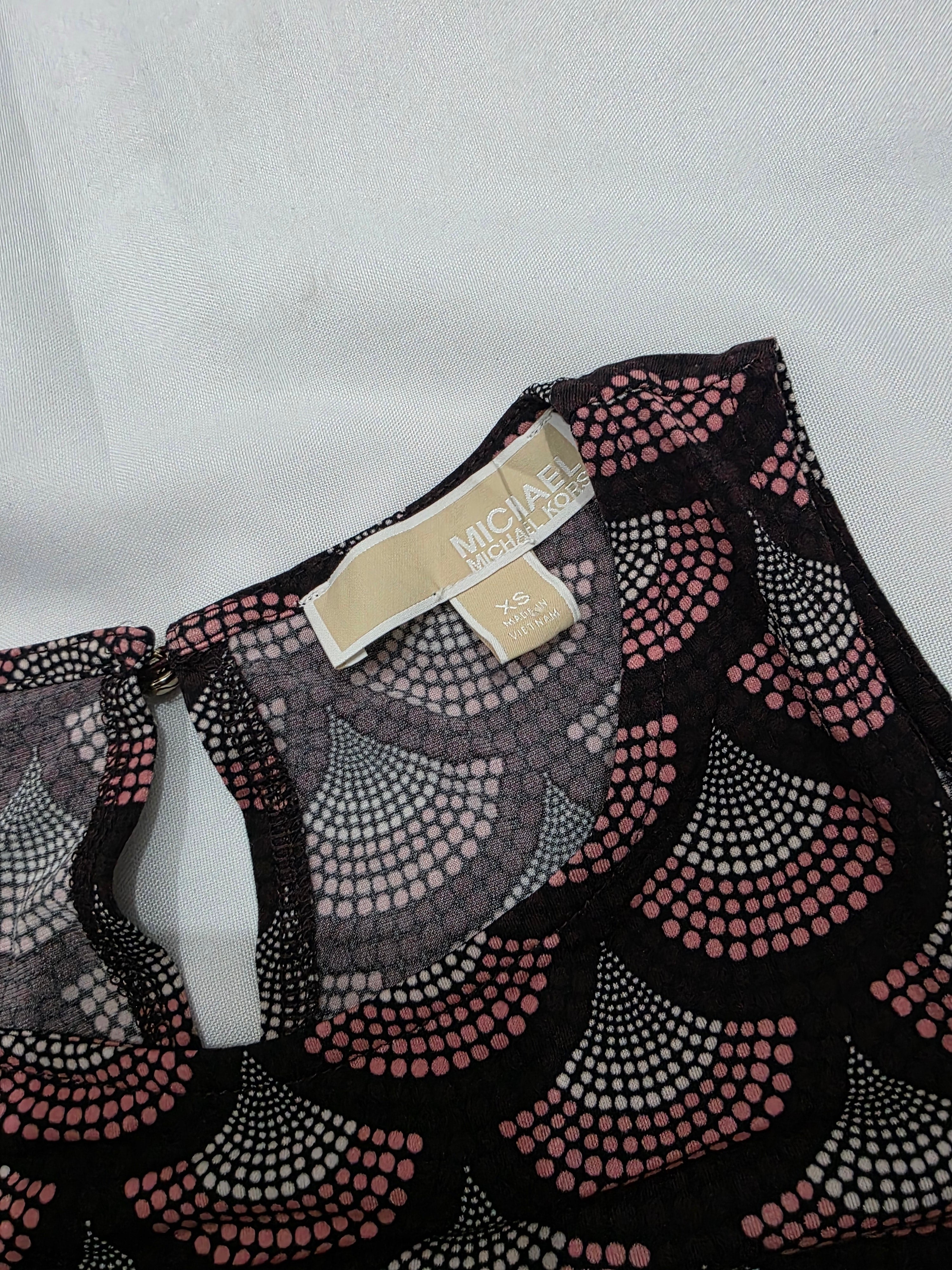 Blusa Michael Kors hombros descubiertos negra/rosa