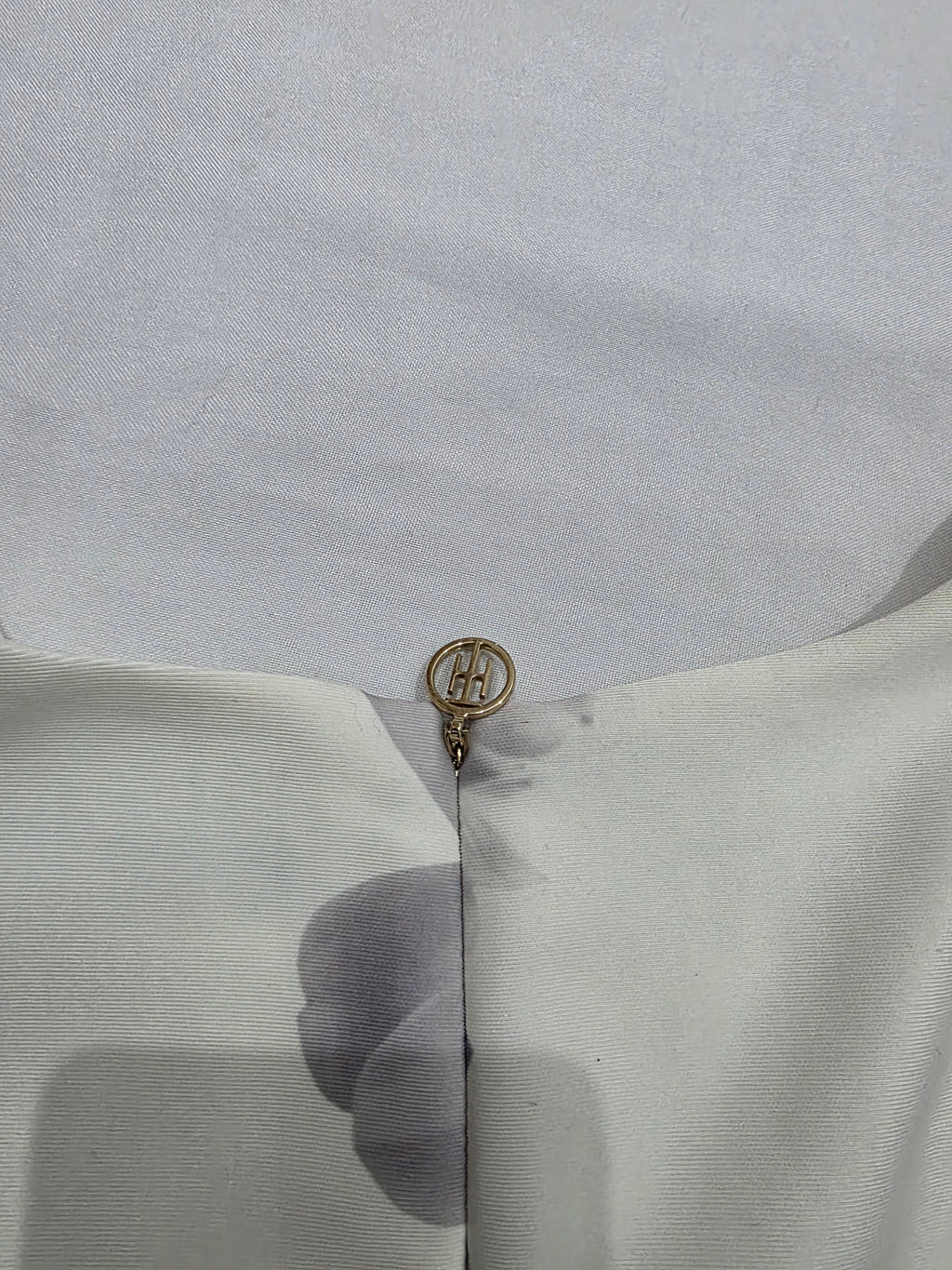 Vestido Tommy Hilfiger blanco con flores grises manga corta