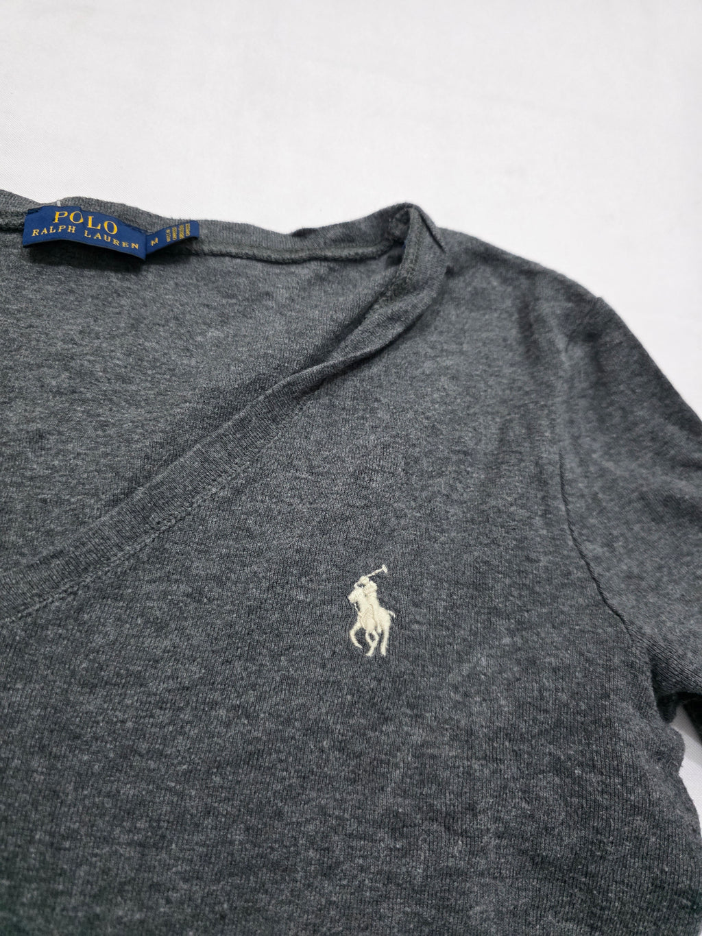 Playera Polo Ralph Lauren gris manga larga poni blanco
