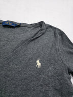 Playera Polo Ralph Lauren gris manga larga poni blanco