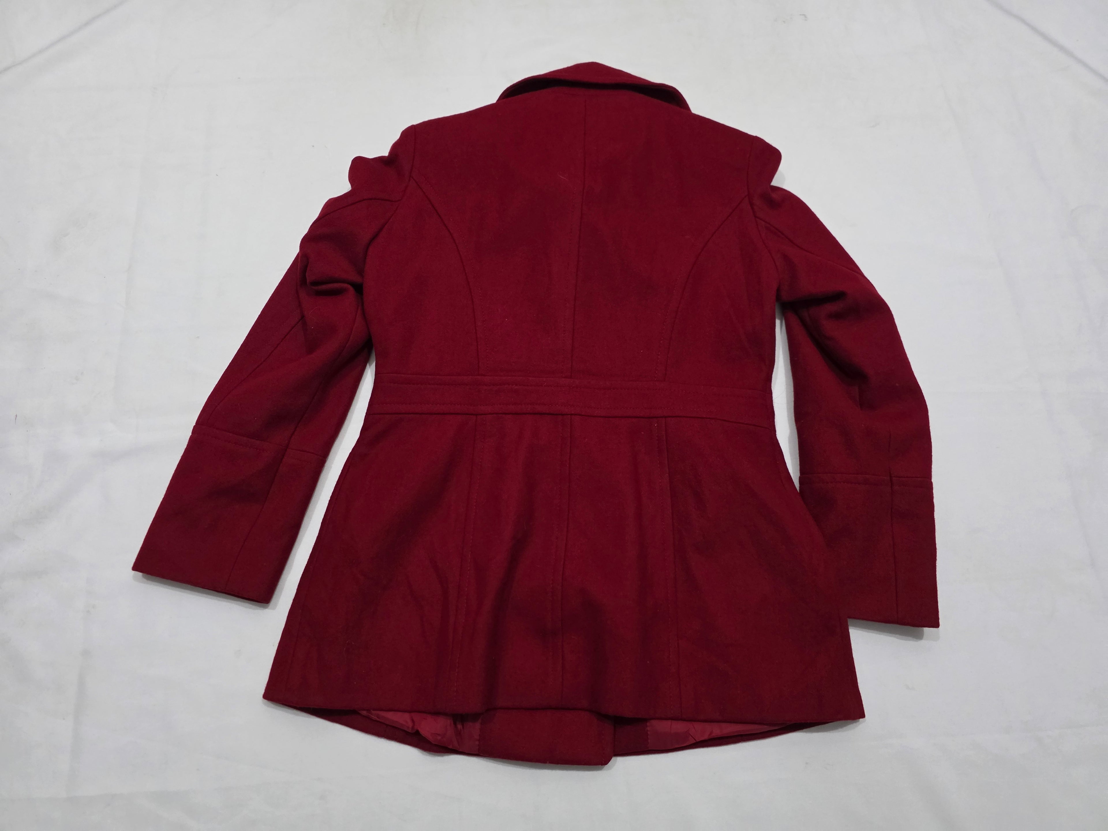 Abrigo Michael Kors de Mukrr color rojo