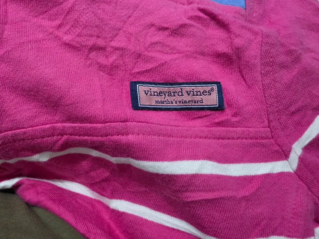 Sudadera Vineyard Vines rosa con lineas blancas