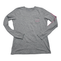 Playera Vineyard Vines gris com rosa Extra Chica manga larga