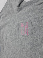 Playera Vineyard Vines gris com rosa Extra Chica manga larga