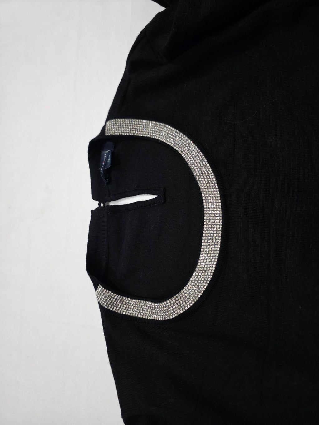 Sueter Tommy Hilfiger color negro con plateado de Mujer