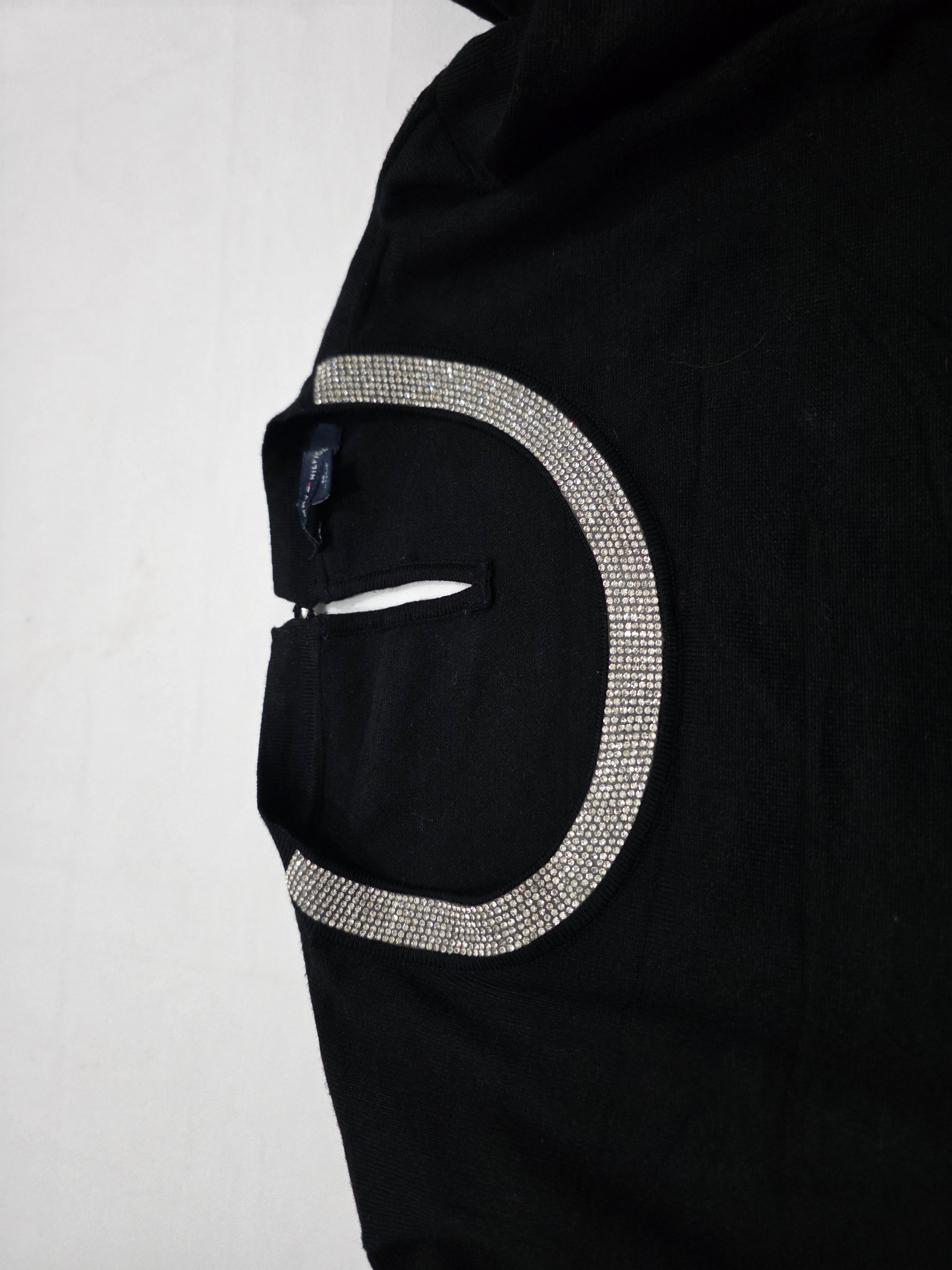 Sueter Tommy Hilfiger color negro con plateado de Mujer