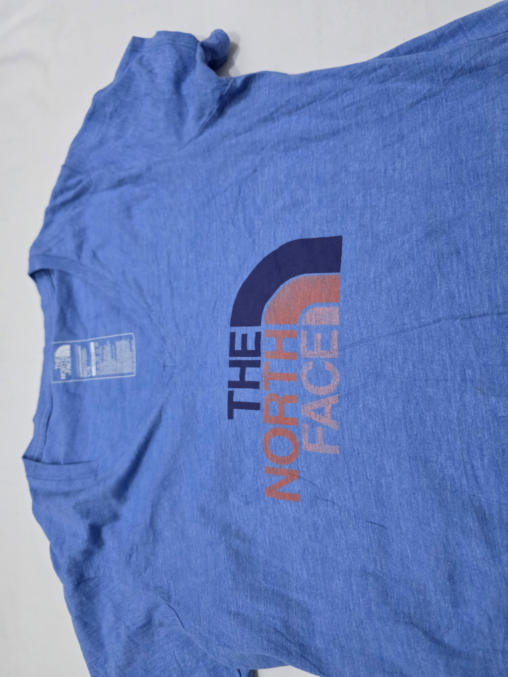 Playera The North Face Slim Fit azuo claro manga corta