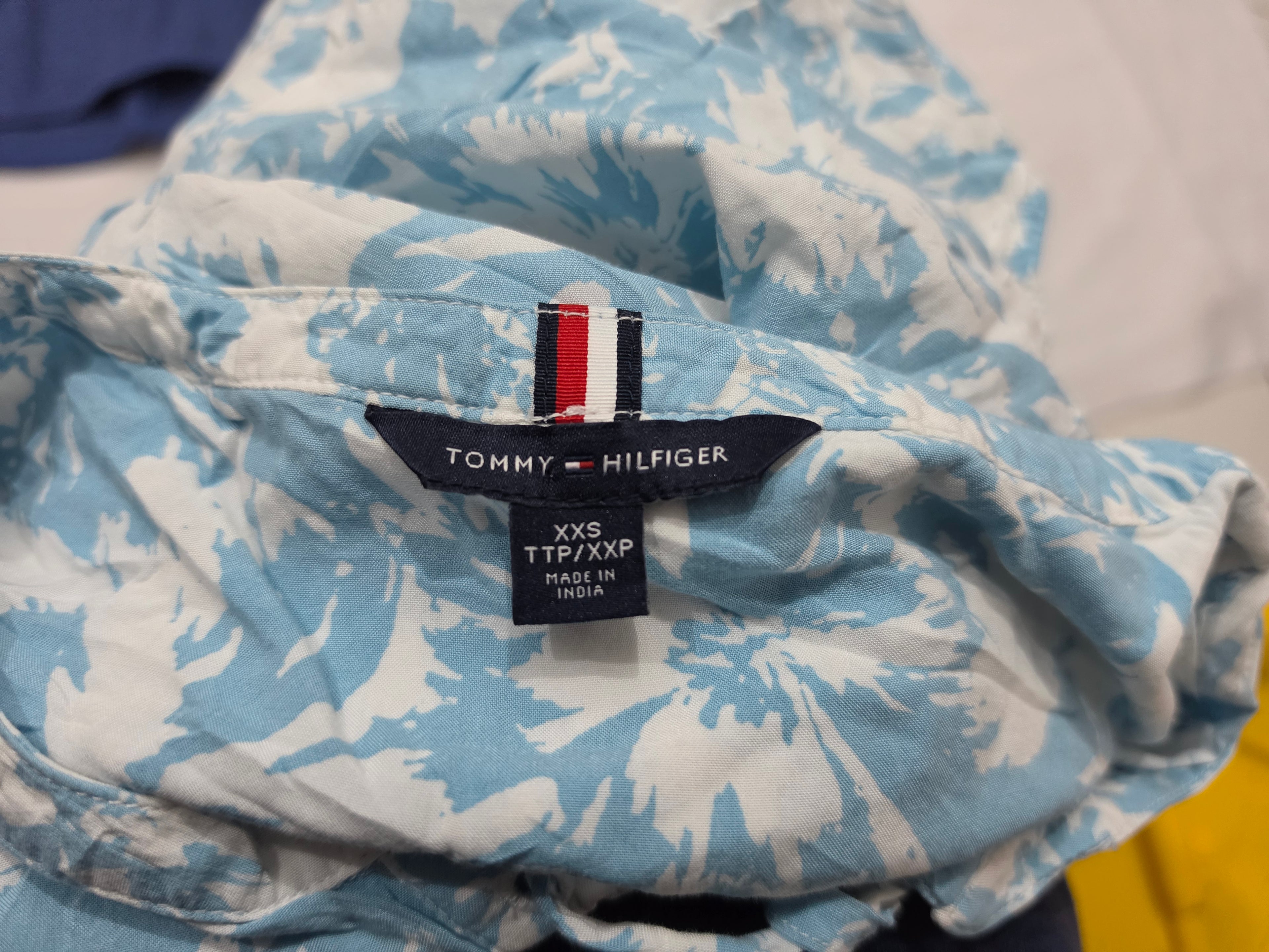Blusa Tommy Hilfiger de viscose azul con blanco