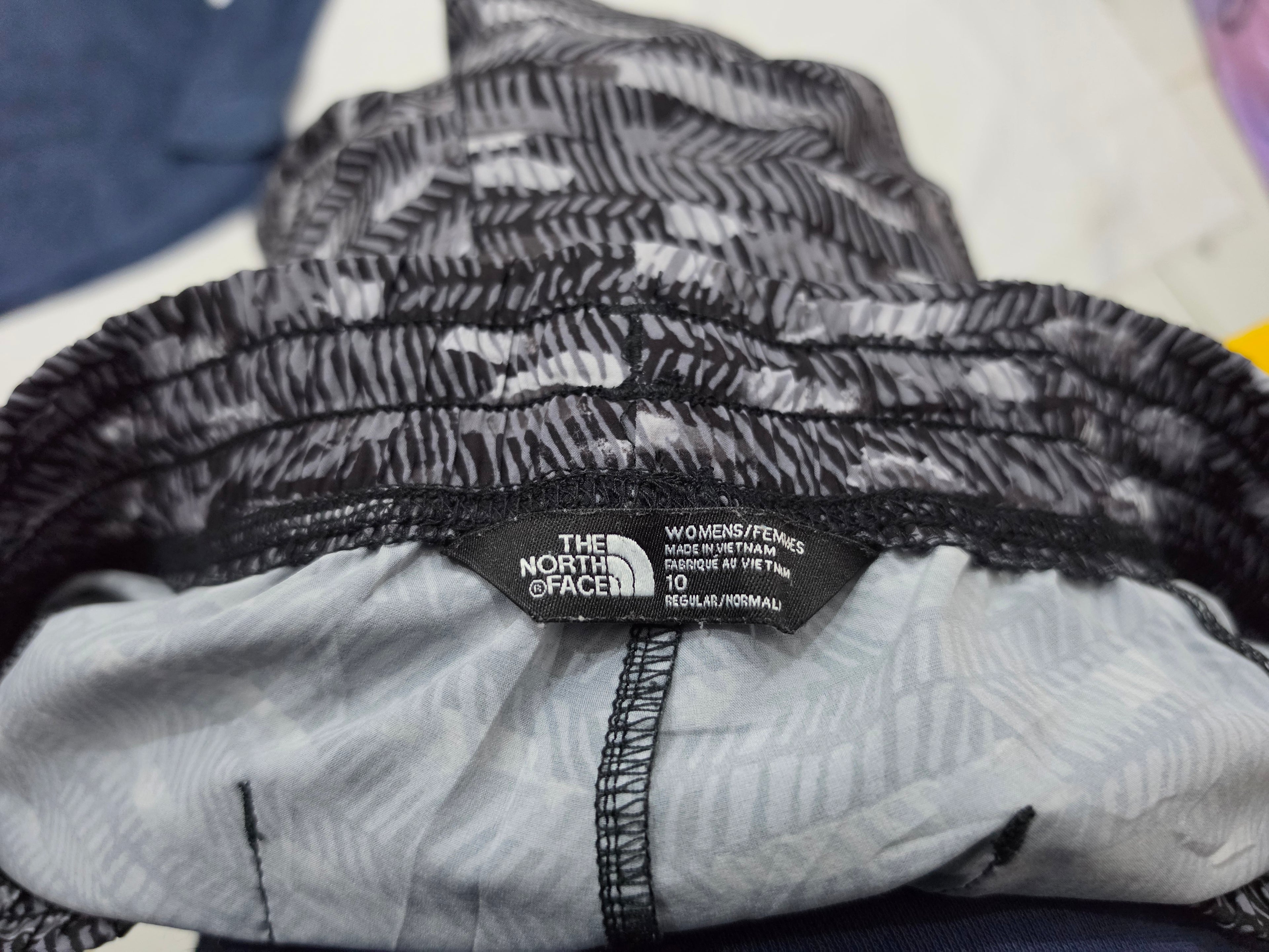 Short The North Face Color Gris Con Figuras Mediano De Mujer