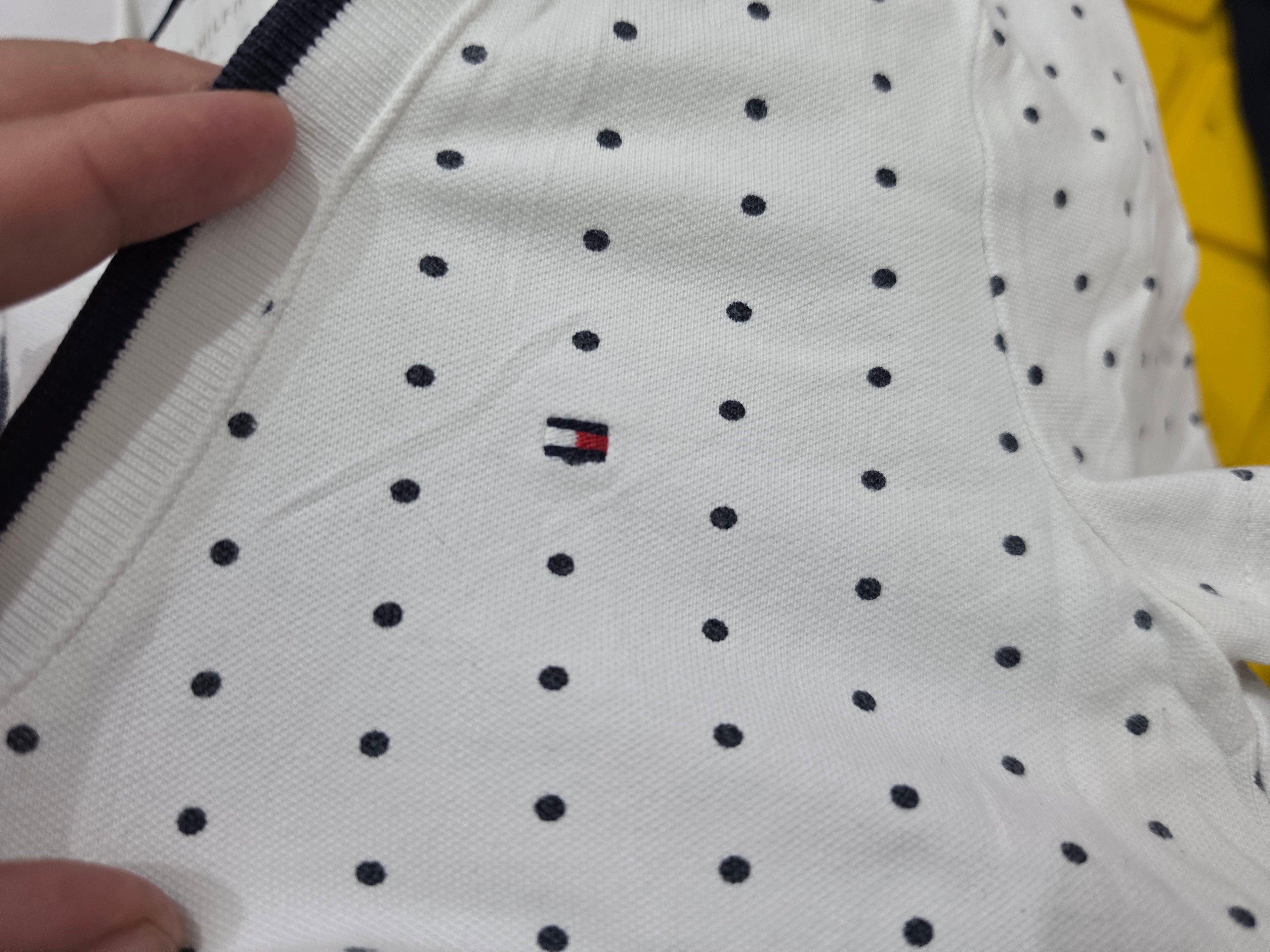 Playera Tommy Hilfiger Talla Xxs De Mujer Blanca Con Lunares