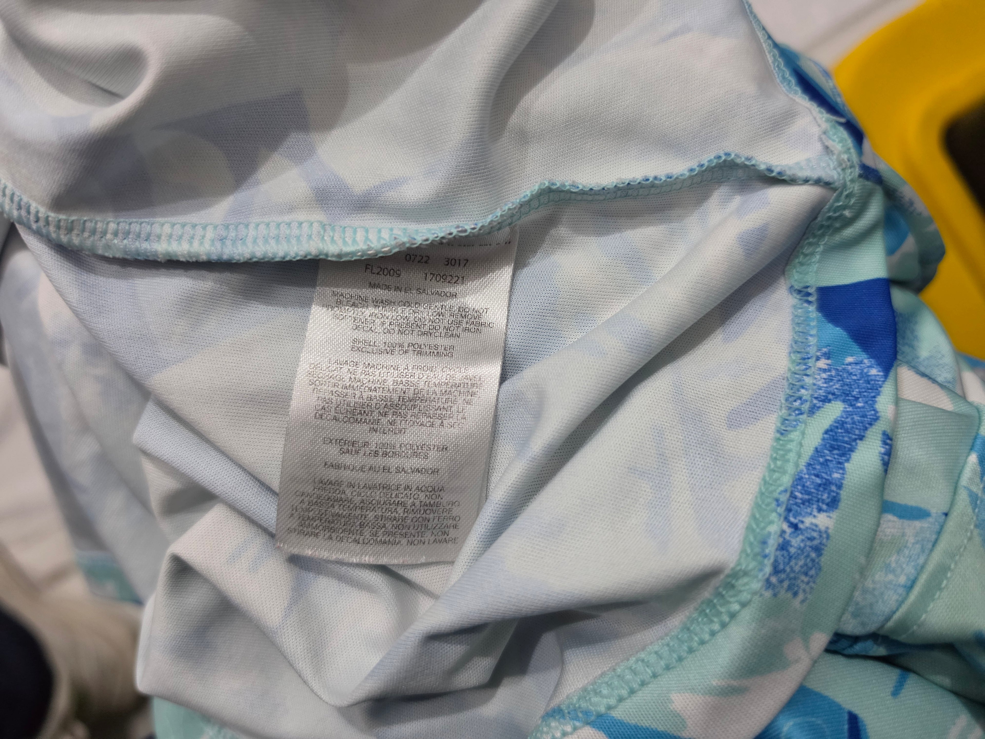 Playera Columbia Pfg Azul Con Plantas De Mujer Talla Chica