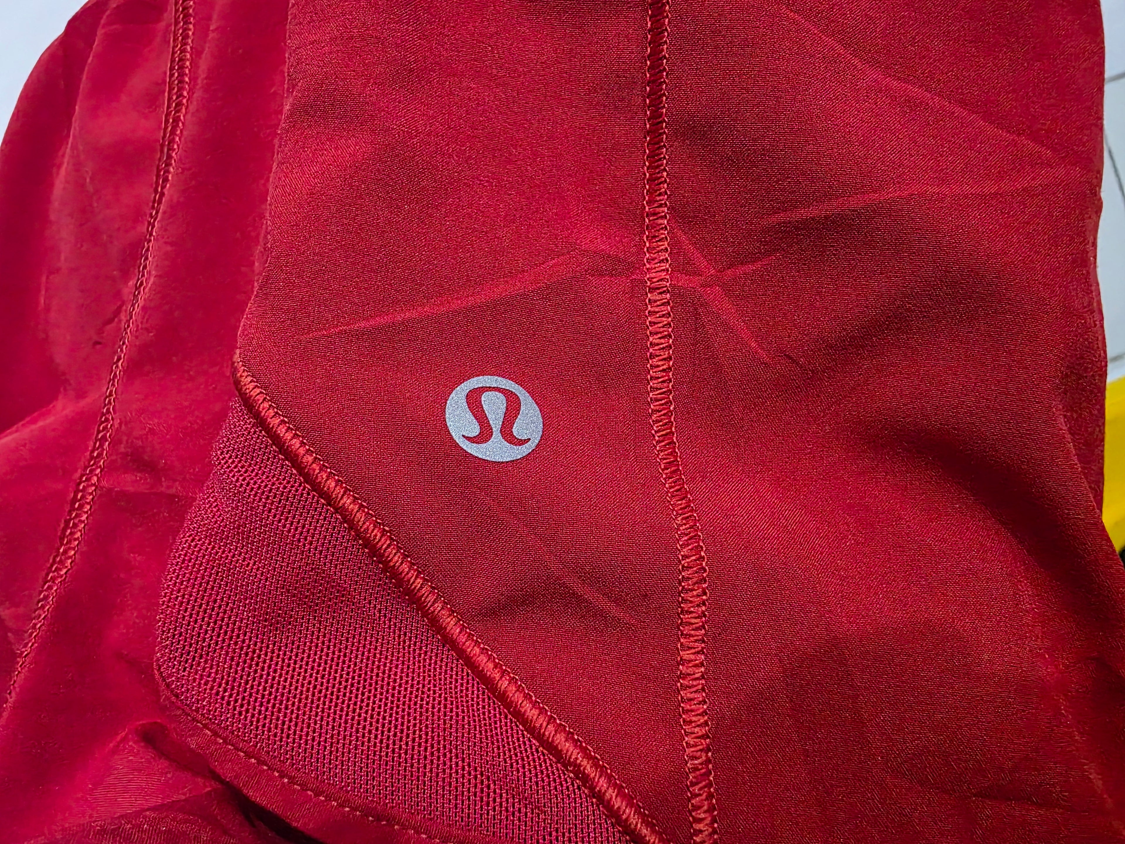 Short Lululemon Talla 6 Color Rojo De Mujer