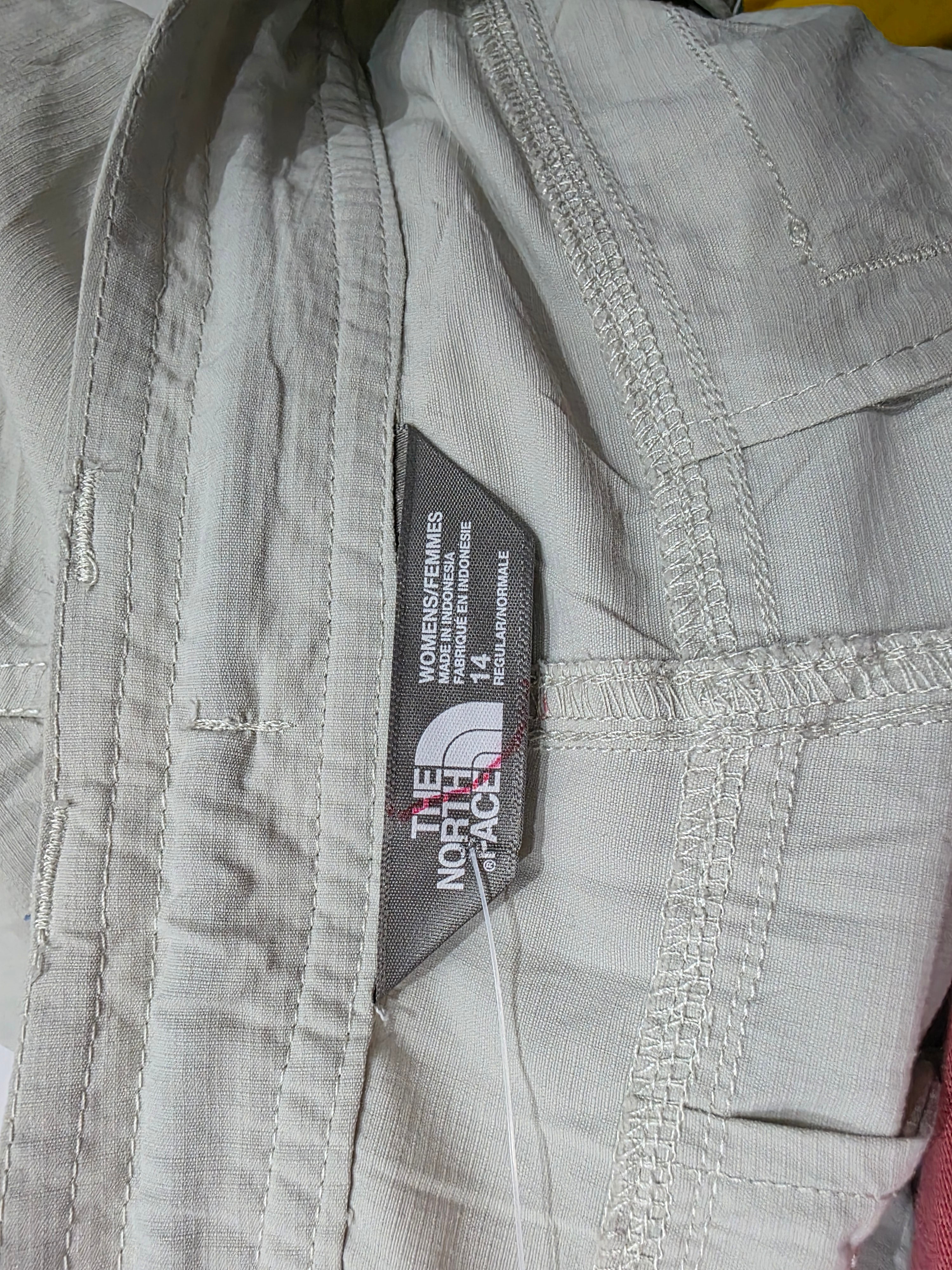Short The North Face Stow Pocket Gris Mujer Talla 14