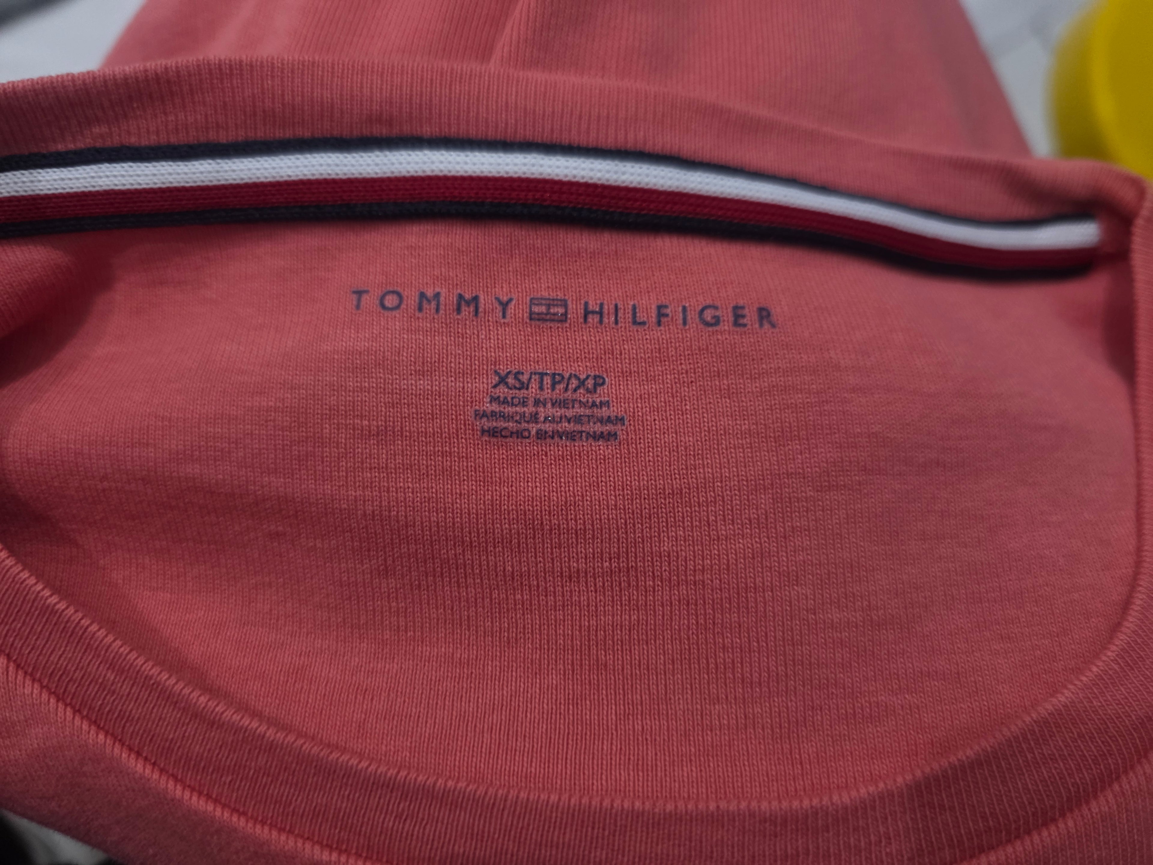 Playera Tommy Hilfiger Mujer Extra Chica Coral Manga Corta