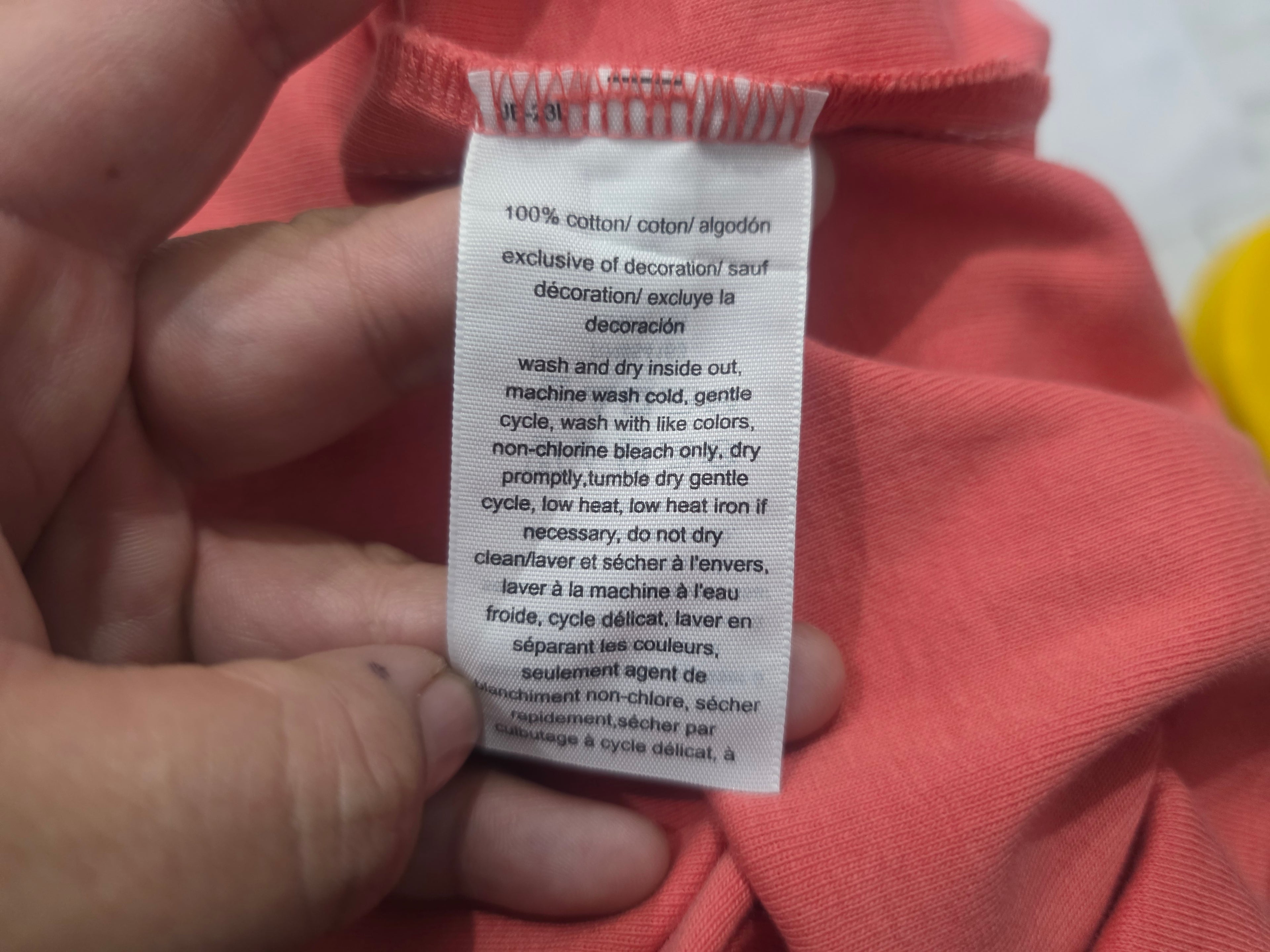Playera Tommy Hilfiger Mujer Extra Chica Coral Manga Corta