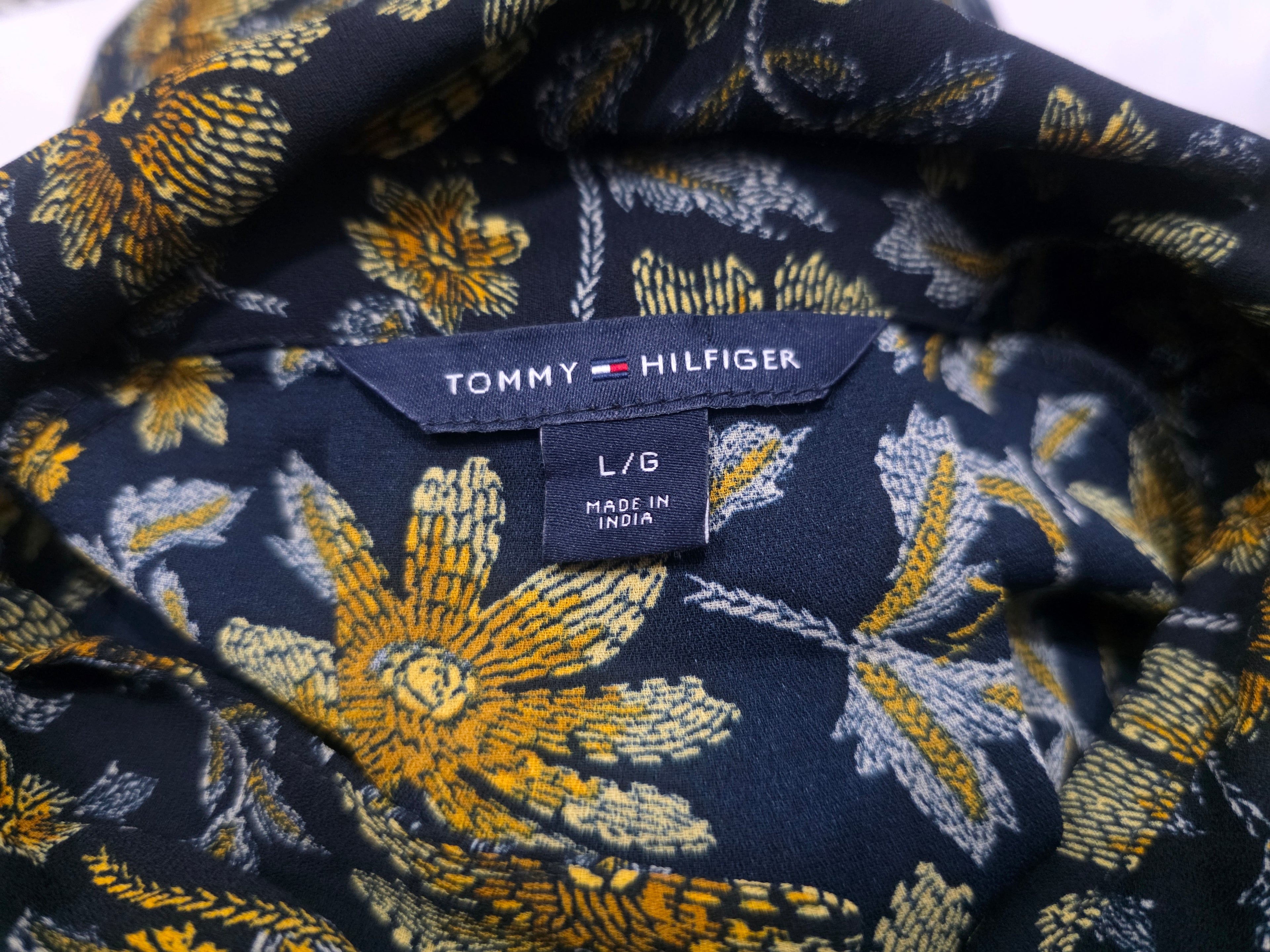 Camisa Tommy Hilfiger Talla Grande Azul Con Flores Oscuras
