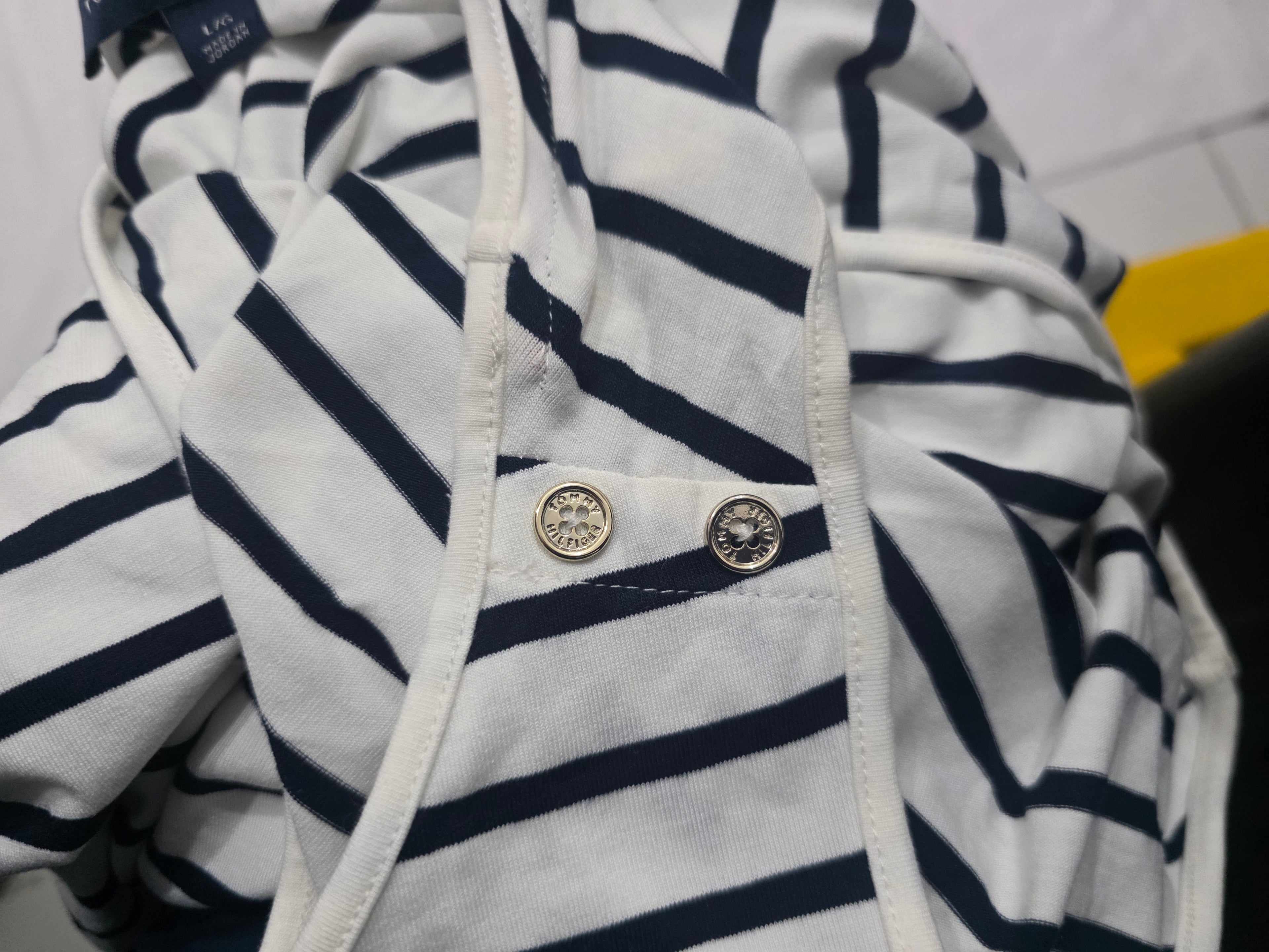 Playera Tommy Hilfiger Grande Sin Mangas Mujer Blancarayada