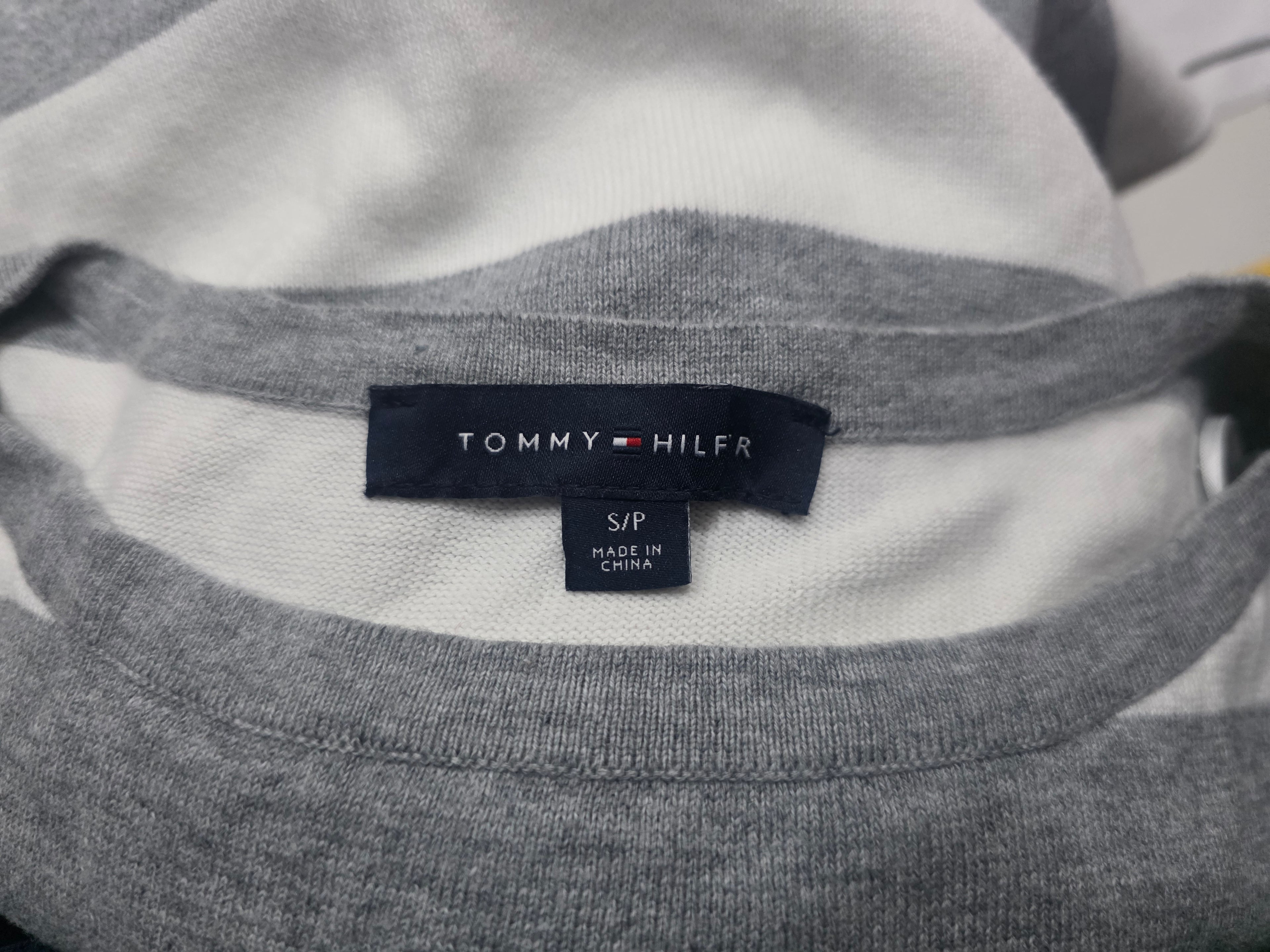Sueter Tommy Hilfiger De Mujer Talla Chica Gris Con Blanco