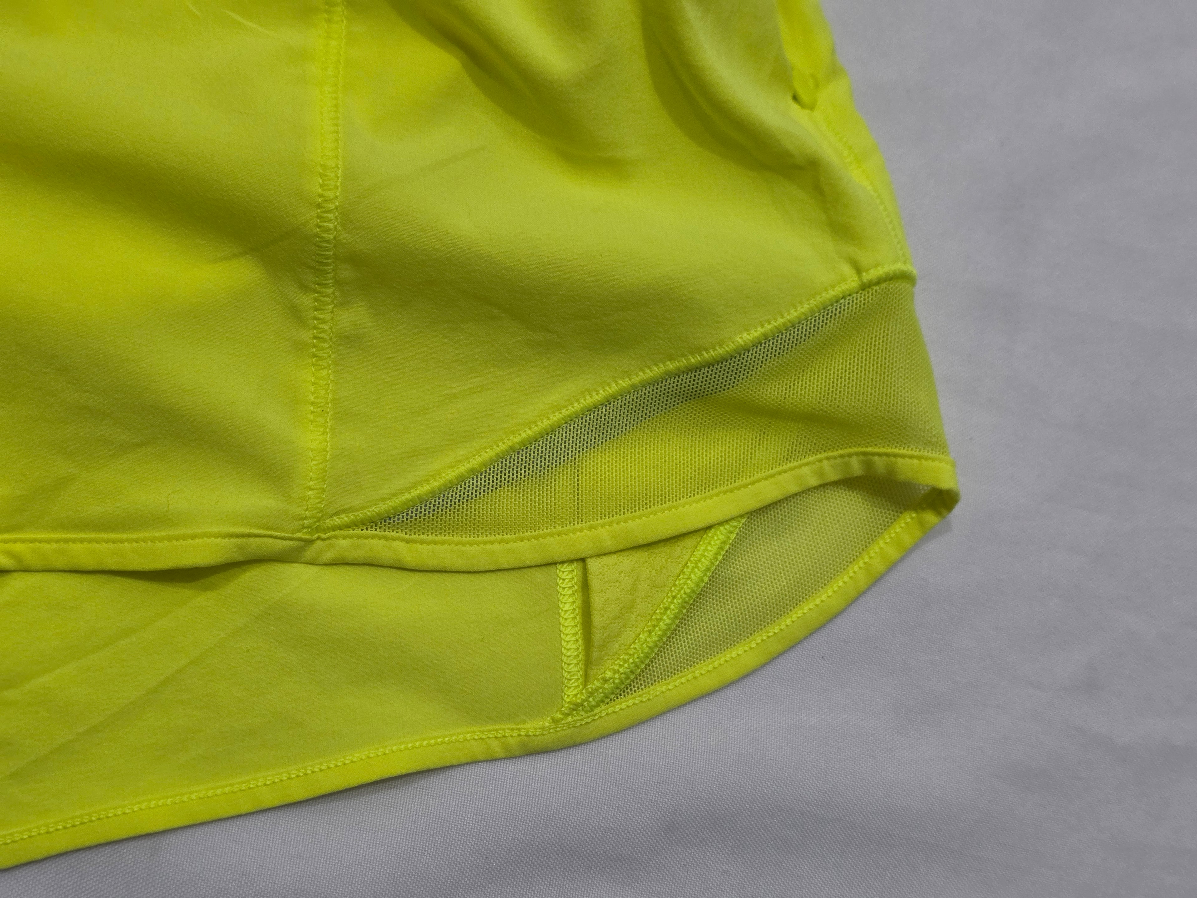 Short Lululemon Talla 6 Color Amarillo De Mujer