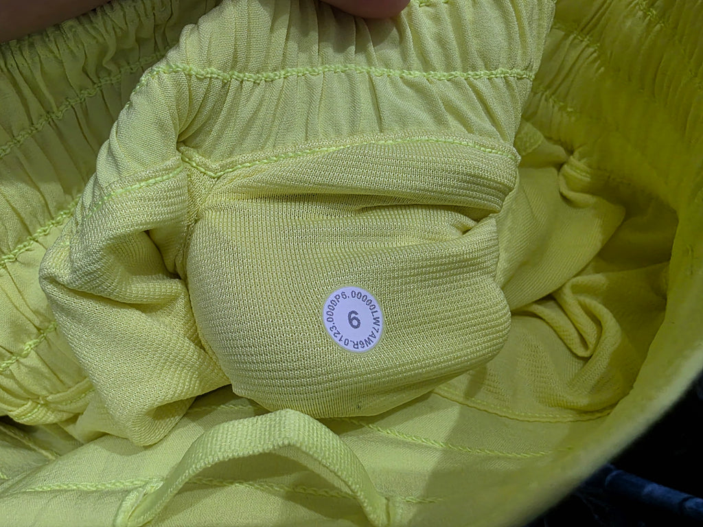 Short Lululemon Talla 6 Color Amarillo De Mujer