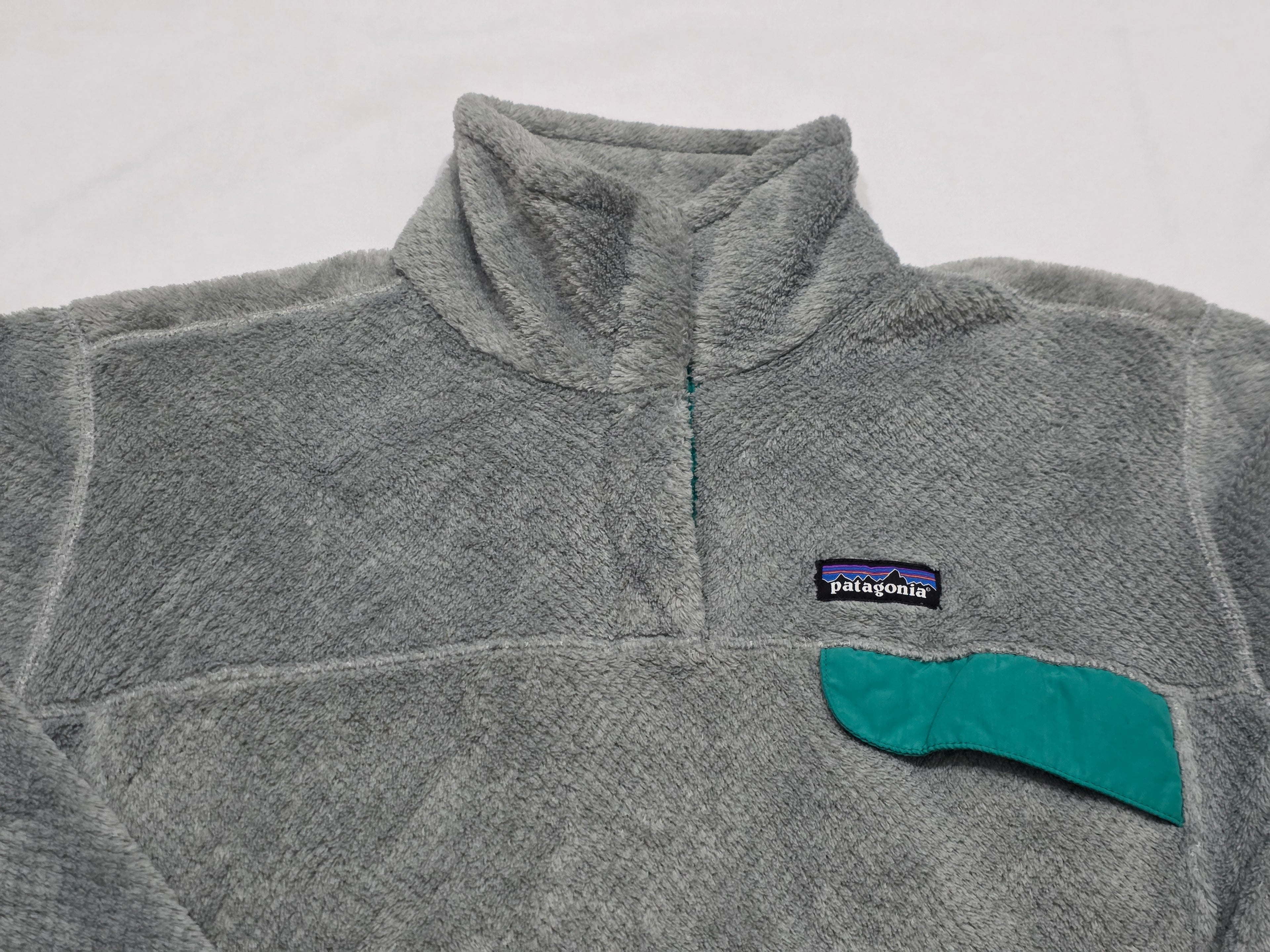 Chamarra Ligera Patagonia Gris Con Verde De Mujer Grande
