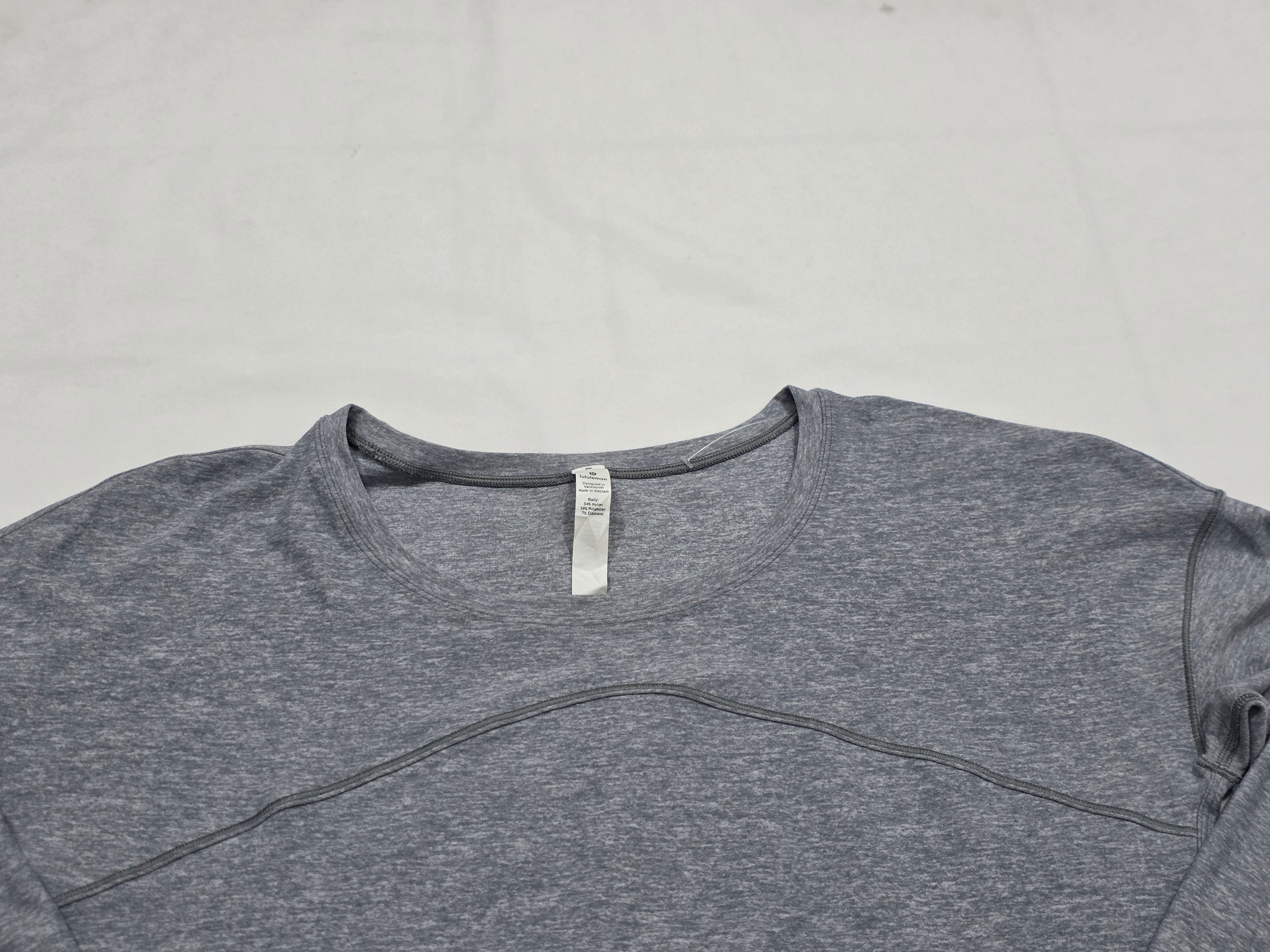Playera Lululemon Mujer Talla 6 Color Plateado Manga Larga