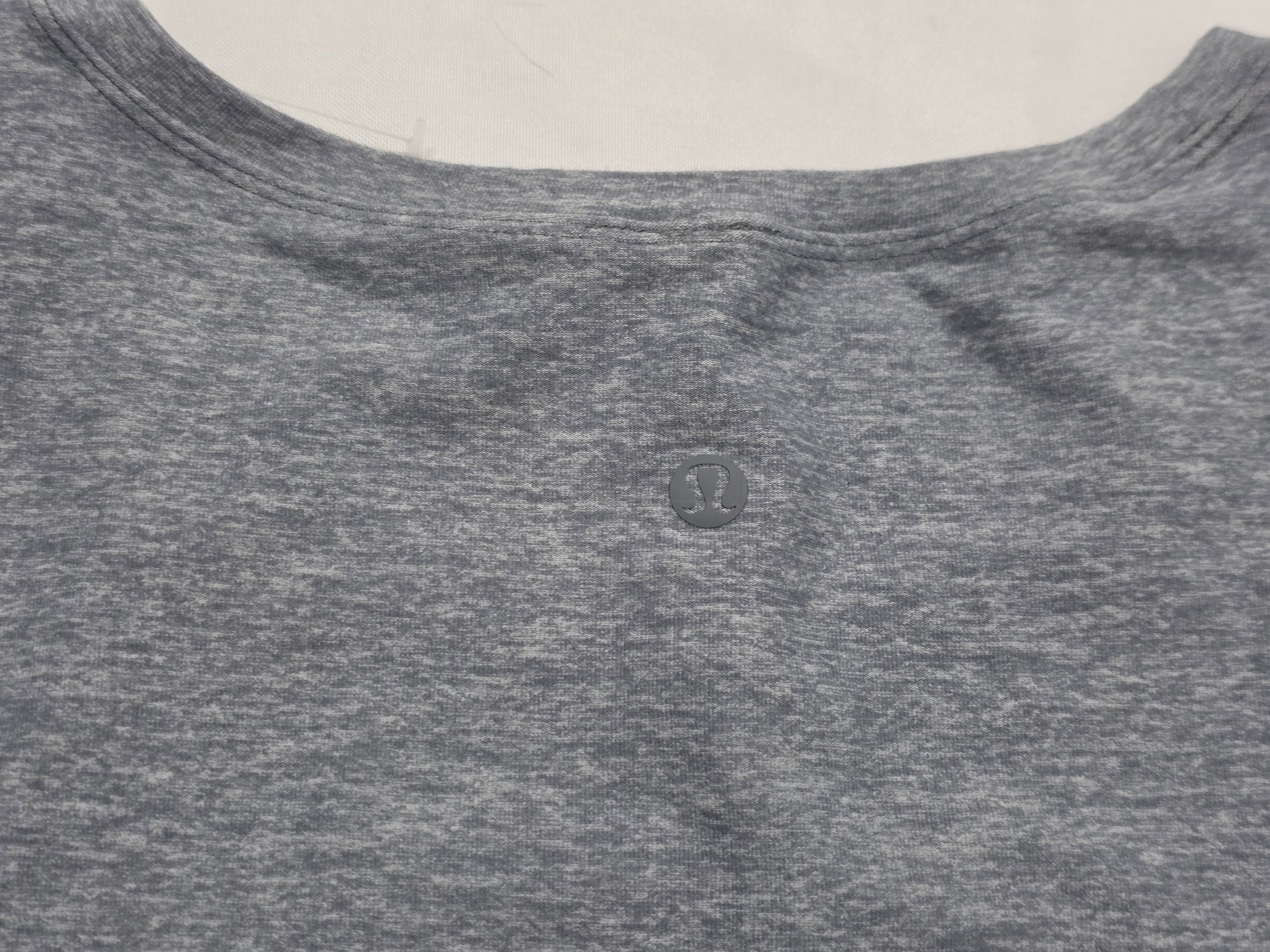 Playera Lululemon Mujer Talla 6 Color Plateado Manga Larga