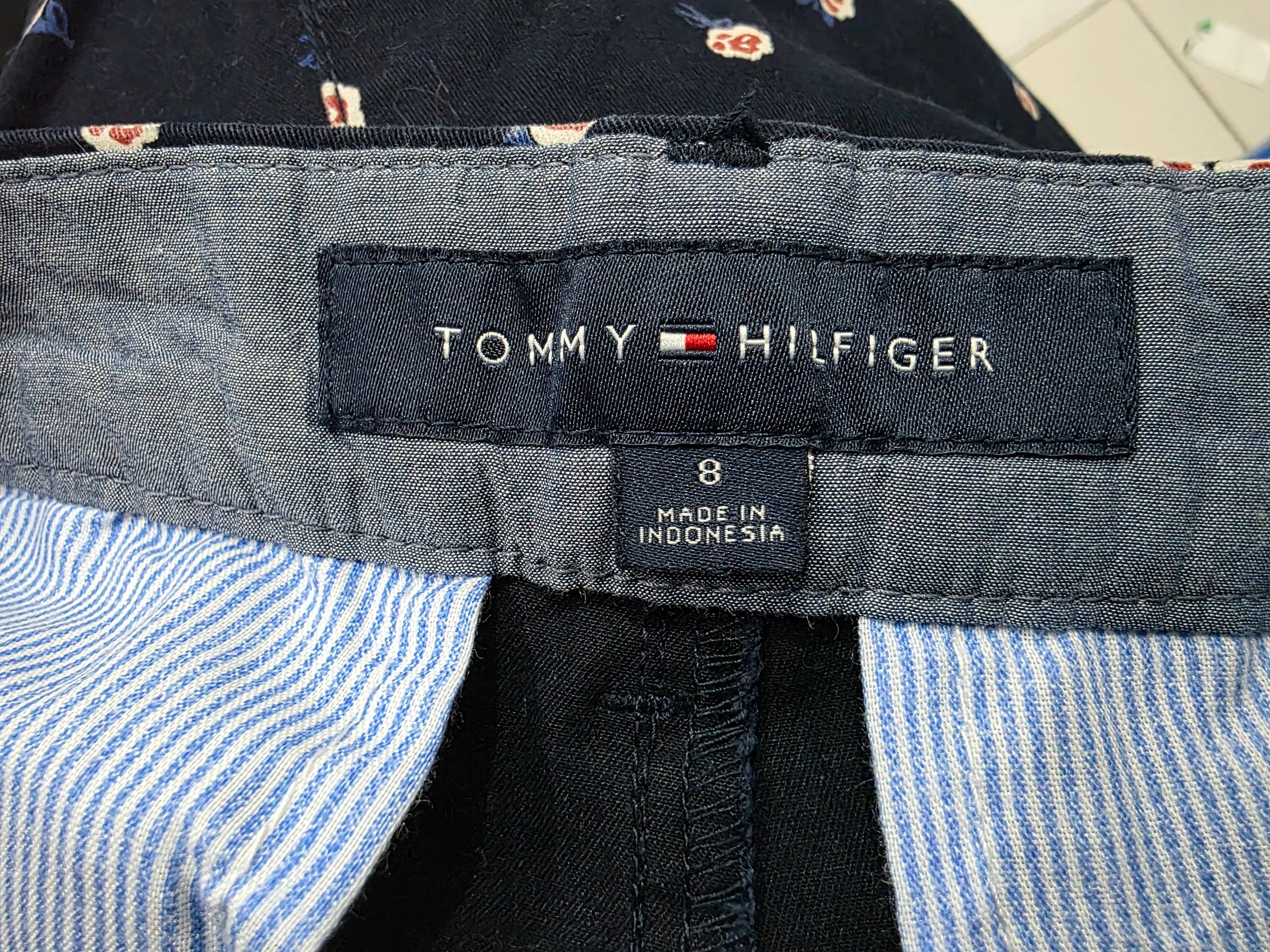 Bermuda Tommy Hilfiger Mujer Azul Marino Con Flores Talla 8