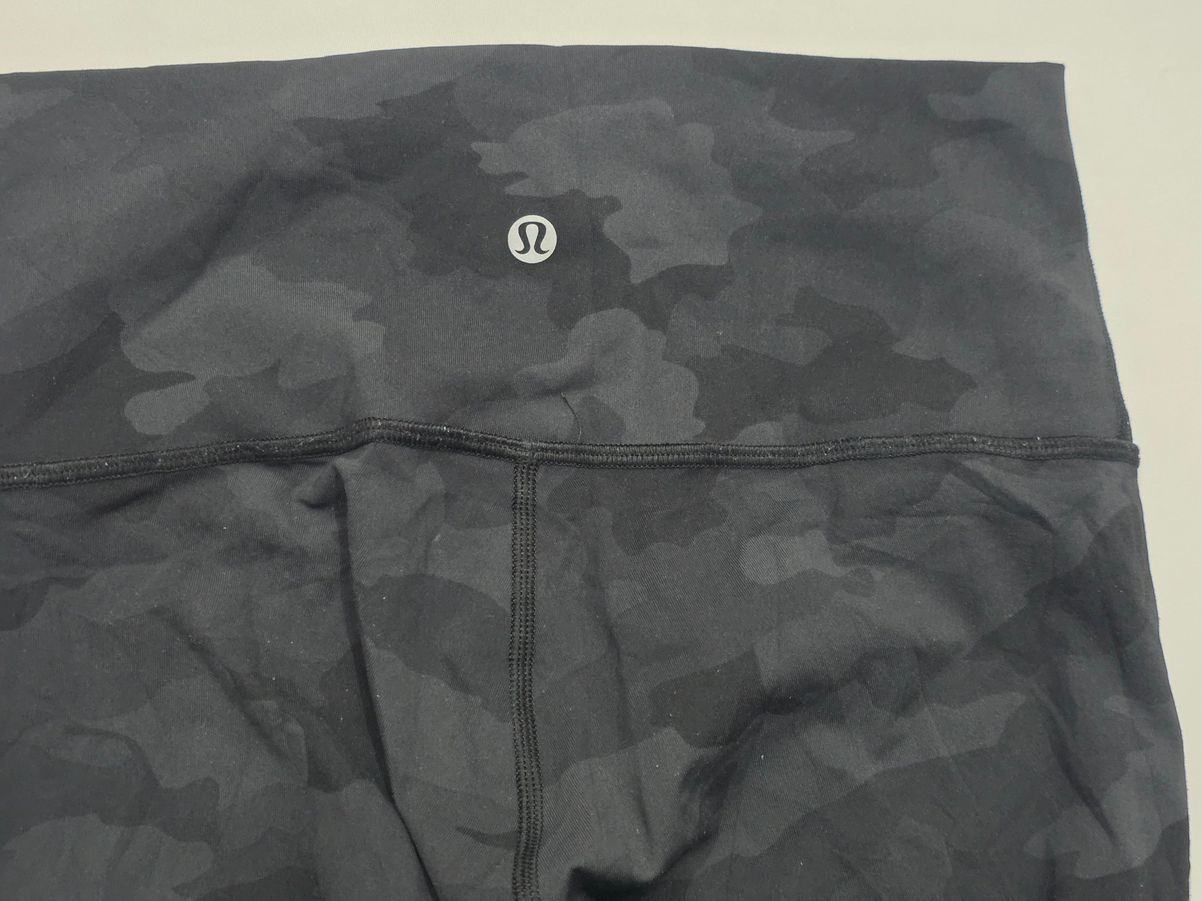 Legging Lululemon Print Camuflaje Color Gris Talla 4