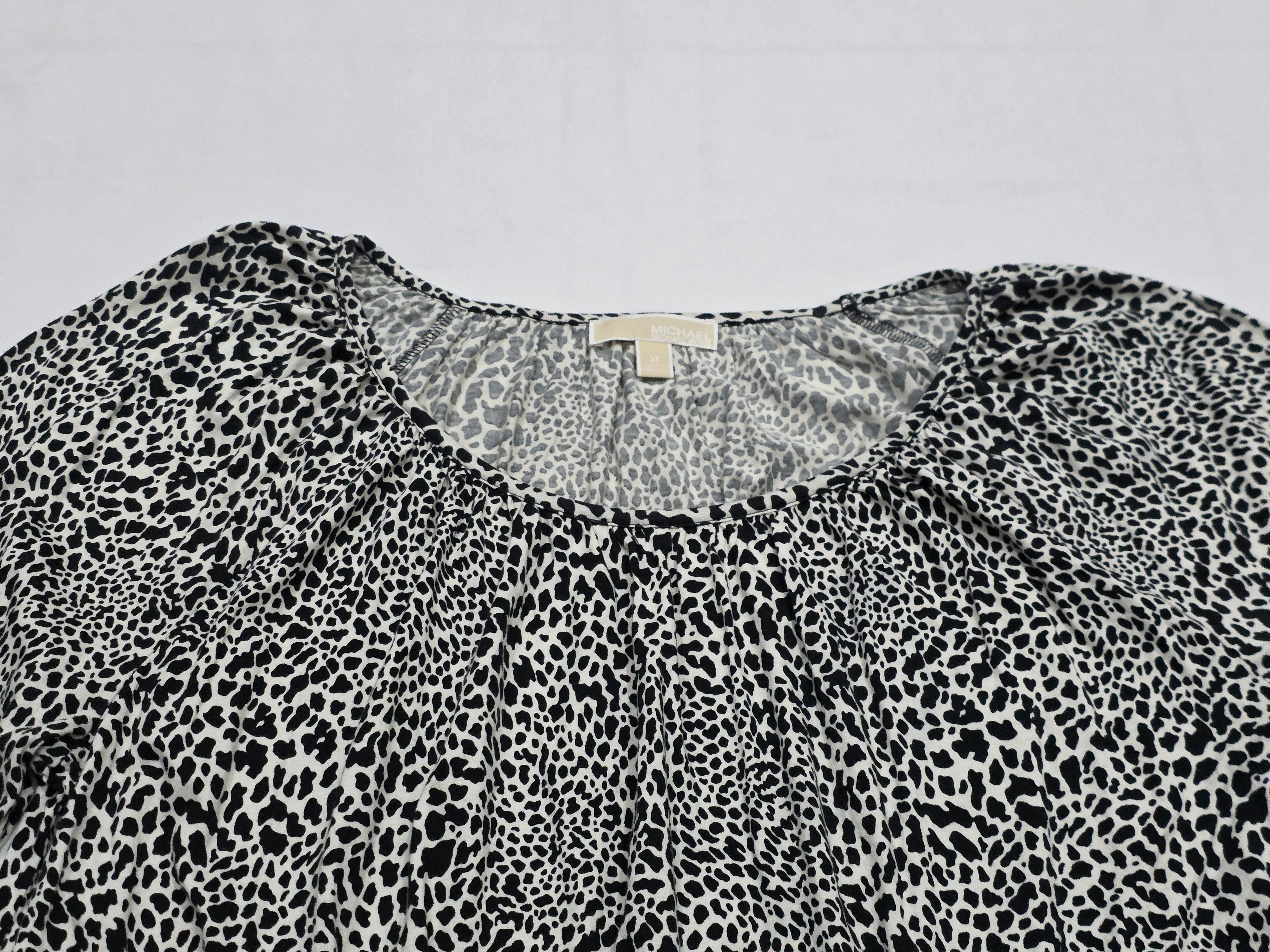 Blusa Michael Kors Talla 2x Animal Print.negro/gris