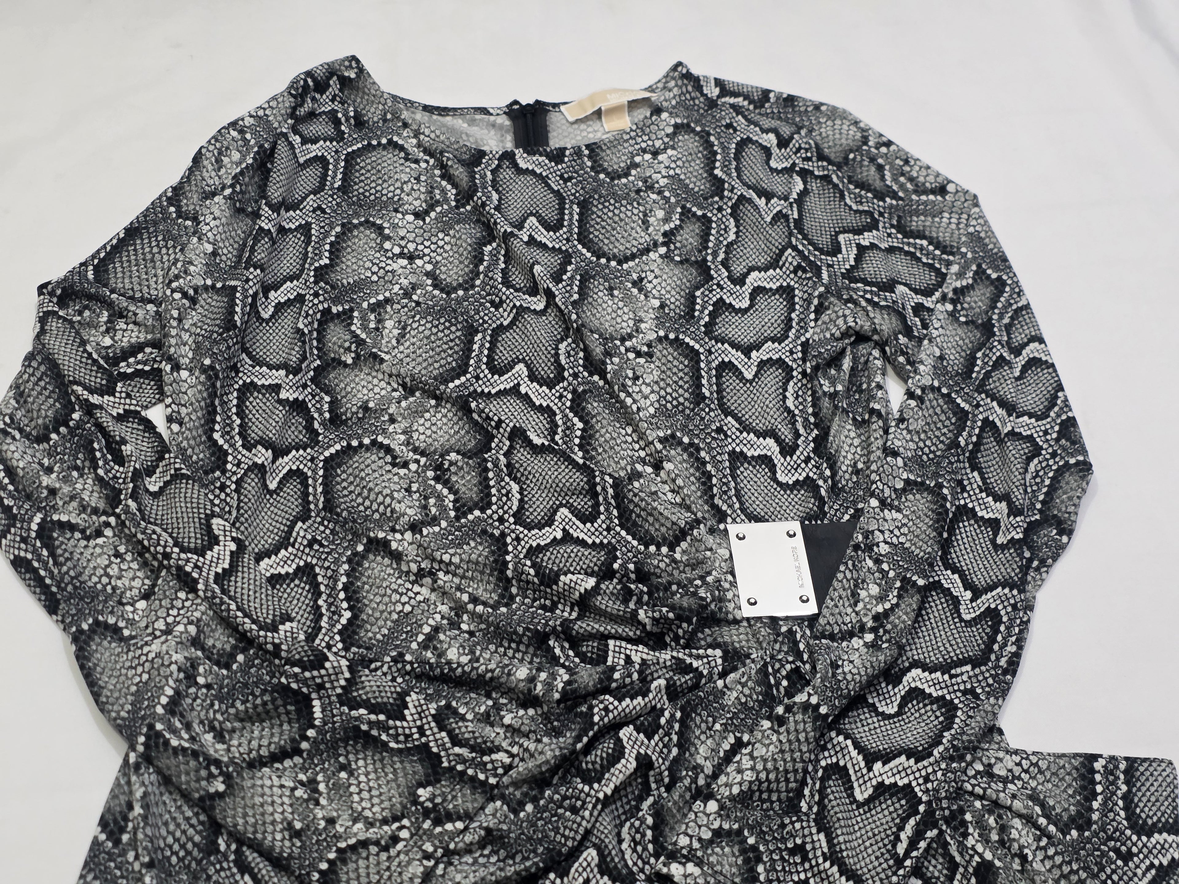 Vestido Michael Kors Grande Animal Print Escote Cruzado Gris