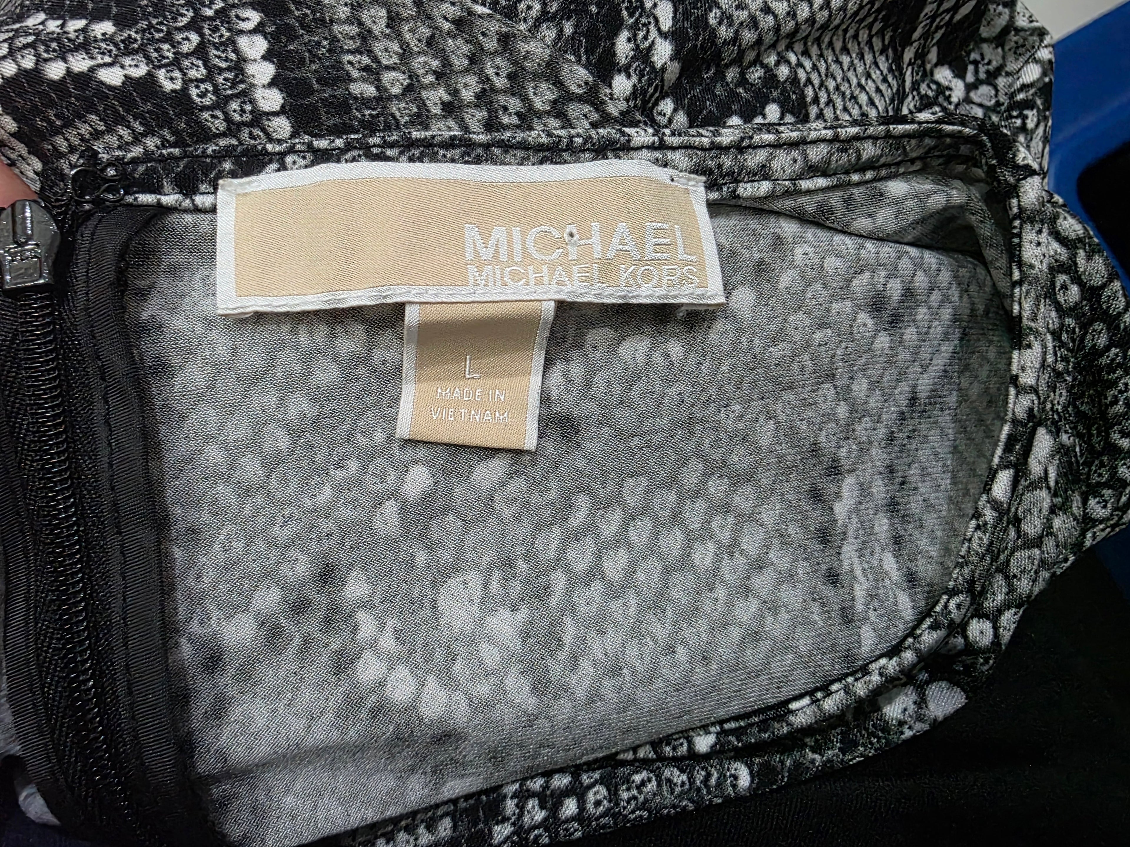 Vestido Michael Kors Grande Animal Print Escote Cruzado Gris