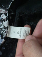 Playera Lululemon Talla 4 Floreada Sin Manga
