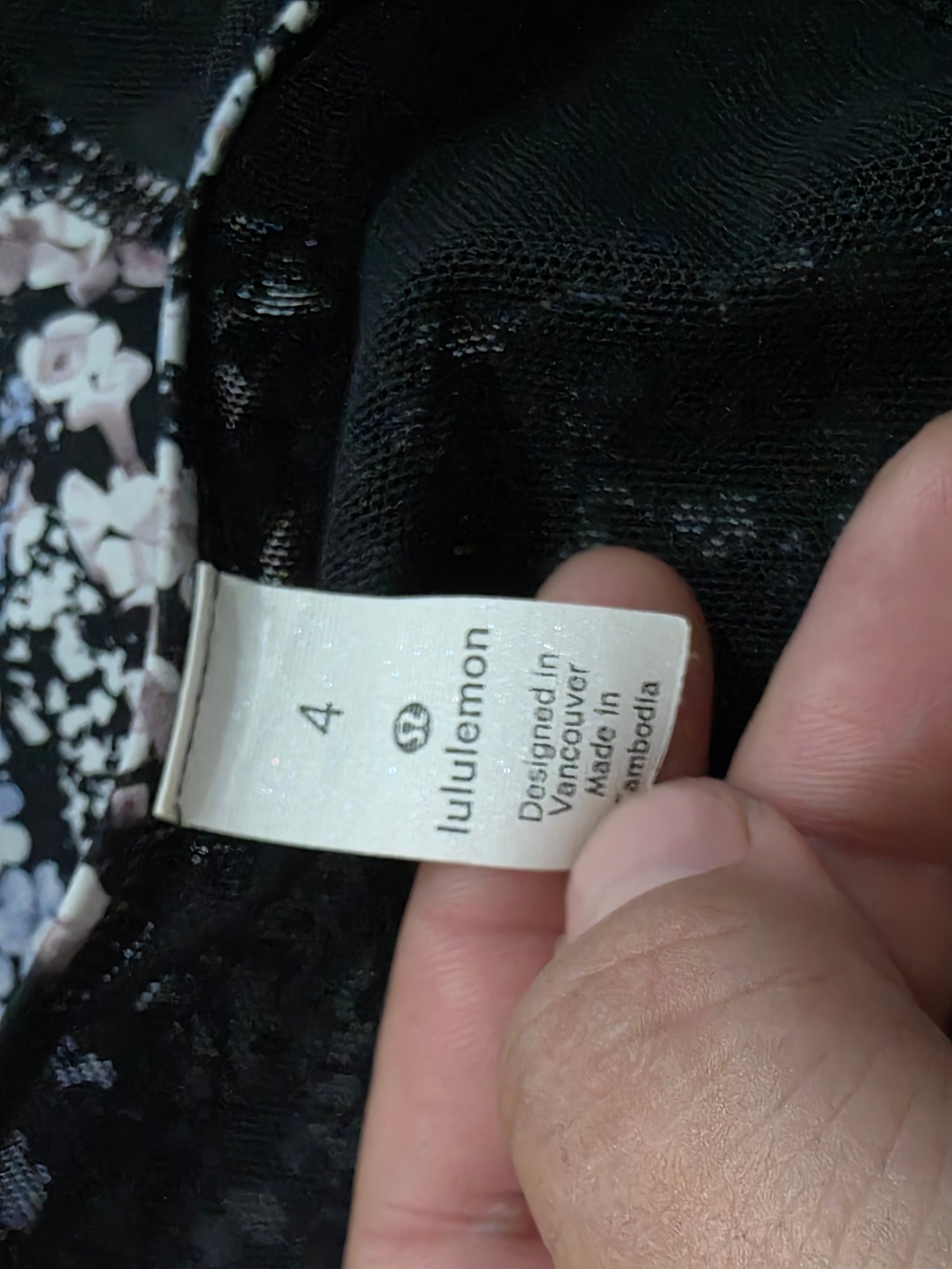 Playera Lululemon Talla 4 Floreada Sin Manga