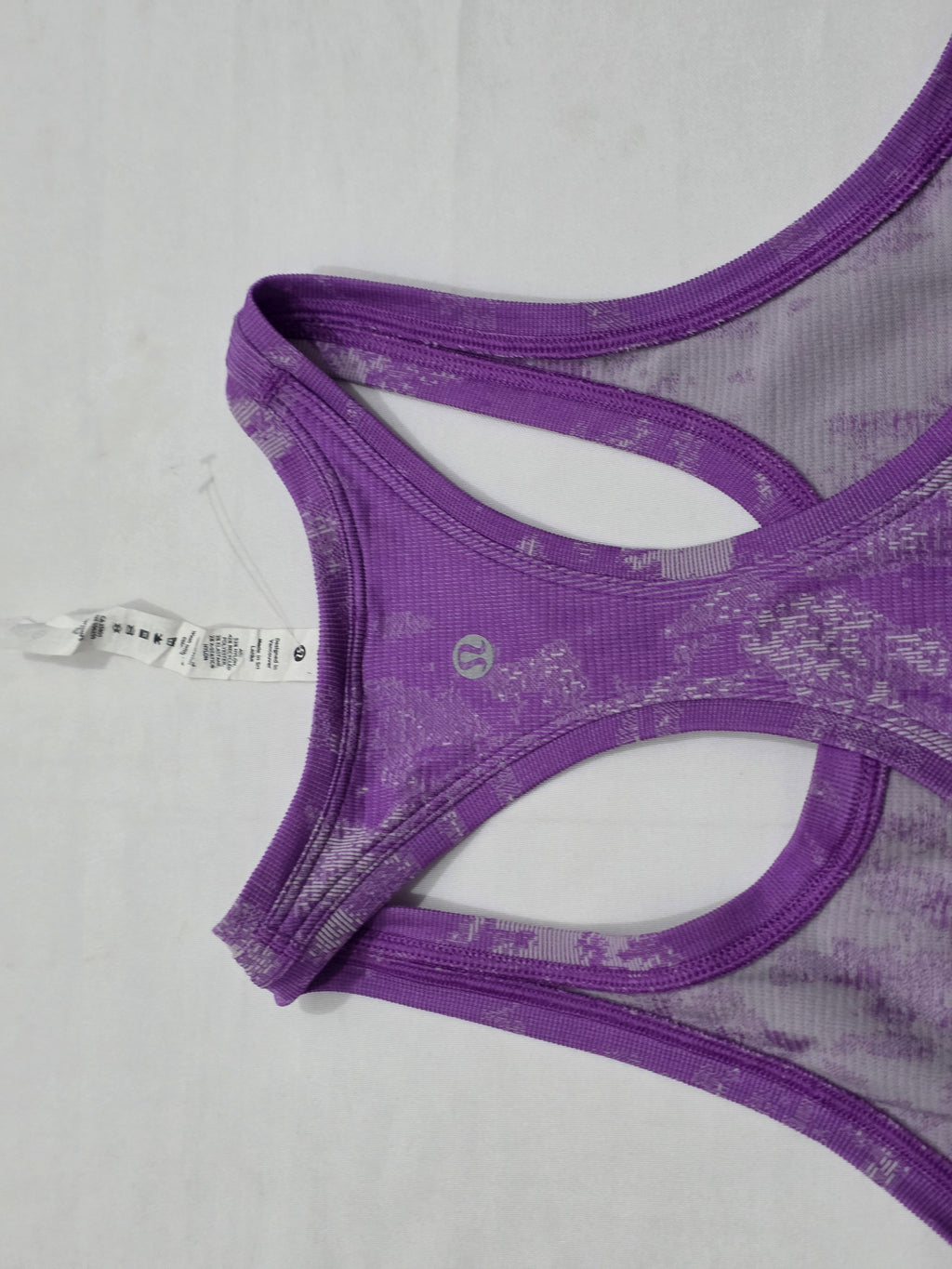 Playera Lululemon Talla 6 Color Morad