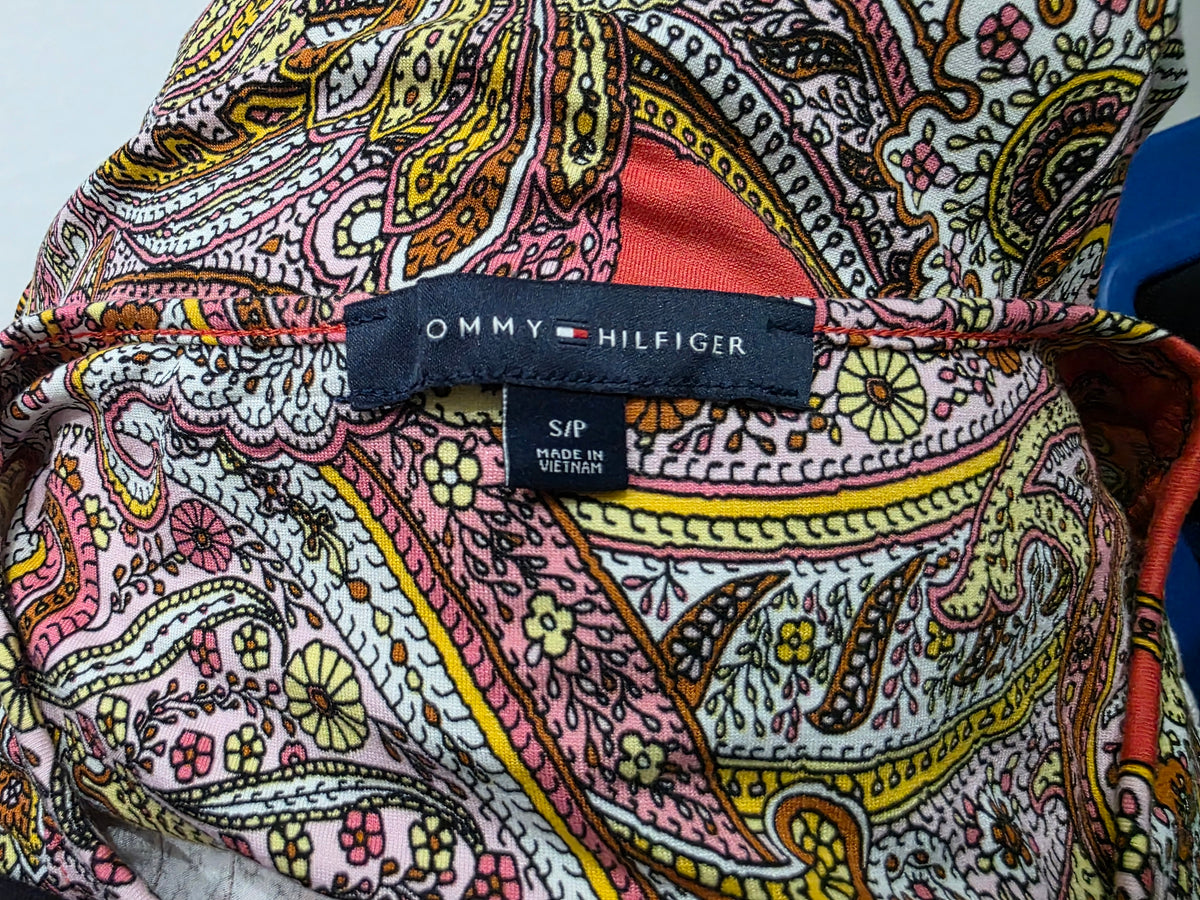 Blusa Tommy Hilfiger Manga Corta Geometrica Talla Chica