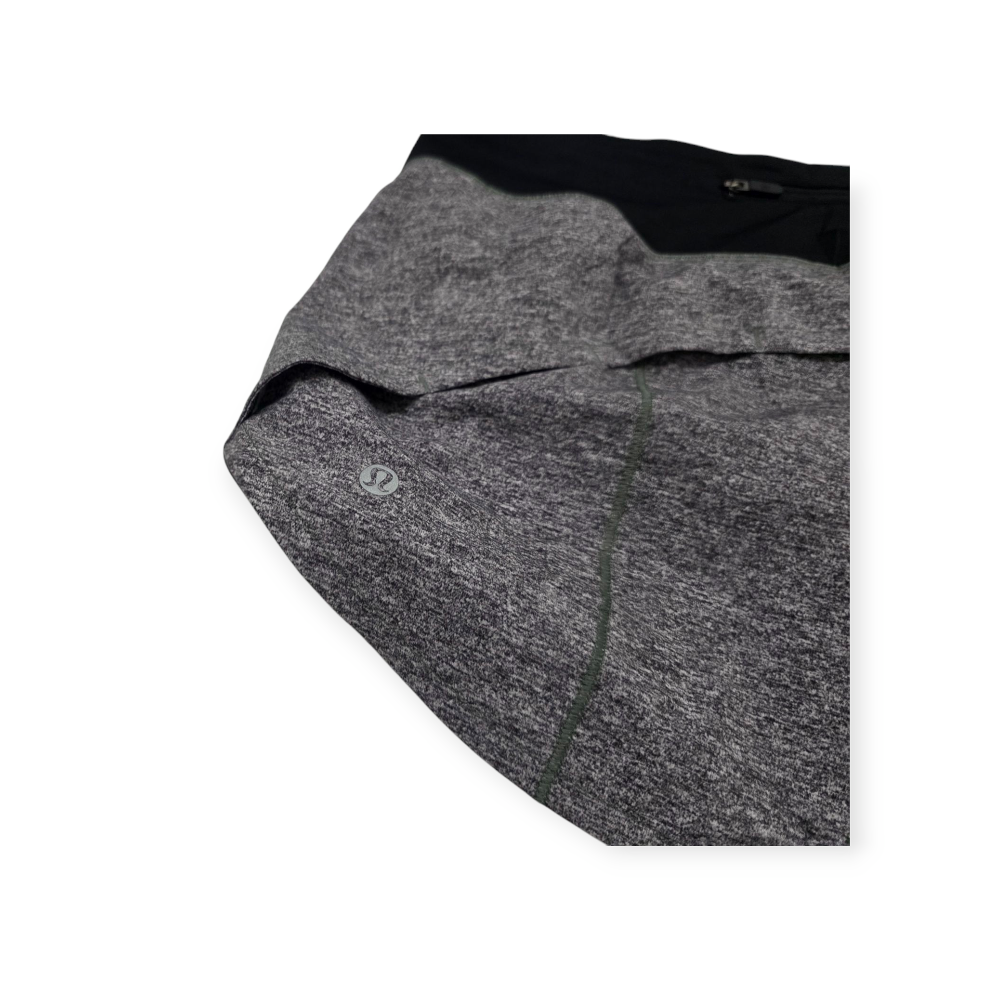 Short Lululemon Talla 8 Gris Jaspeado Con Negro