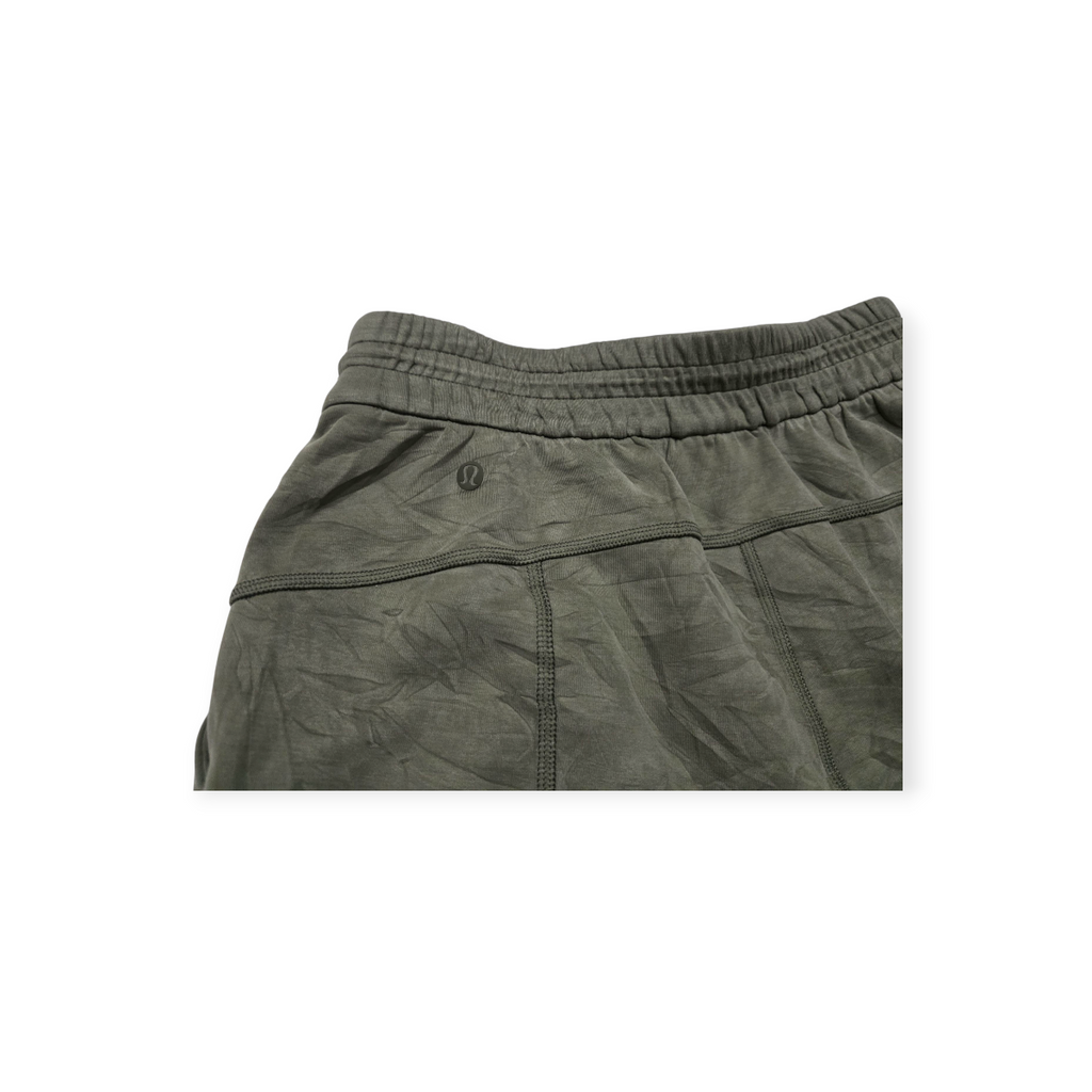 Short Lululemon Mediana M Color VerdeOscuro